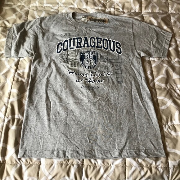 Men’s Courageous T-shirt Size Medium - Picture 1 of 5
